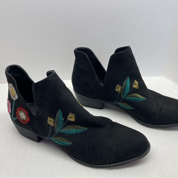 indigo rd. Black Suede Embroidered Booties Size 10M - Picture 3 of 13